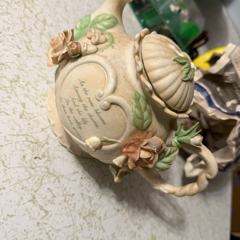 Vintage Floral Teapot Music Box Wind-Up Musical Figurine
